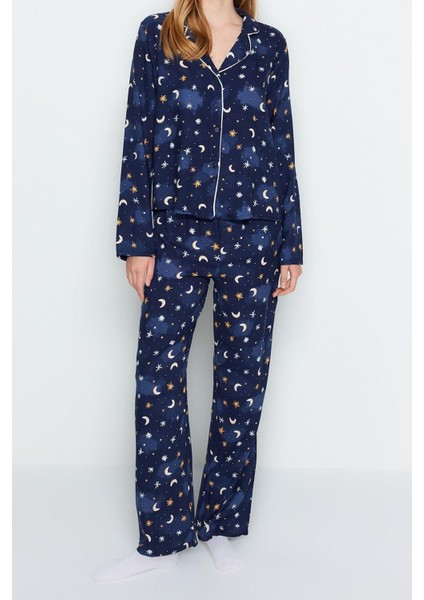 Kadın Moda Şık Gömlek Yaka Boru Paça Uzun Kol Galaksi Desenli Viskon Dokuma Pijama Takımı