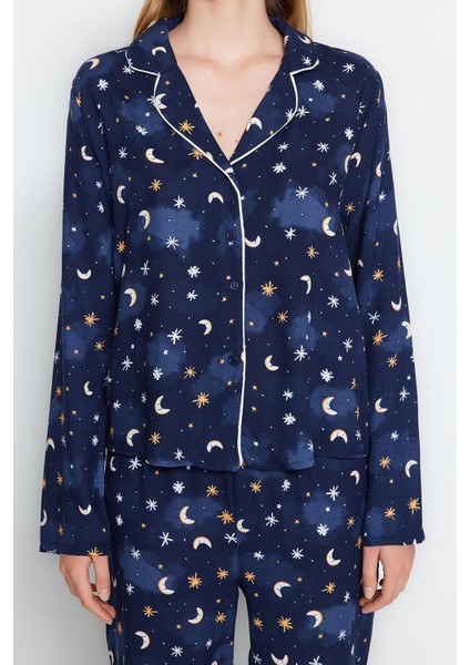 Kadın Moda Şık Gömlek Yaka Boru Paça Uzun Kol Galaksi Desenli Viskon Dokuma Pijama Takımı modelleri