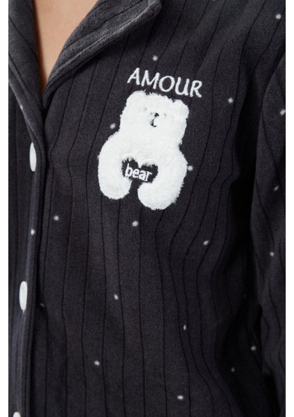 Kadın Moda Gömlek Yaka Boru Paça Uzun Kol Puantiyeli Hayvan Baskılı Polar Kışlık Örme Pijama Takımı modelleri