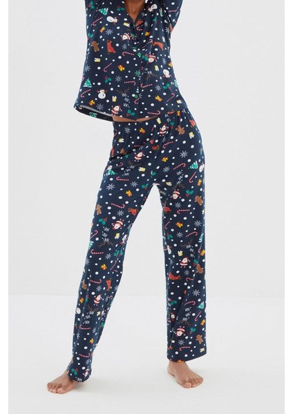 Kadın Moda Şık Gömlek Yaka Boru Paça Uzun Kol %100 Pamuklu Yılbaşı Temalı Örme Pijama Takımı