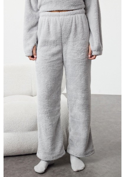 Kadın Moda Şık Kapüşonlu Boru Paça Uzun Kol ve Nakışlı Wellsoft Kışlık Örme Pijama Takımı