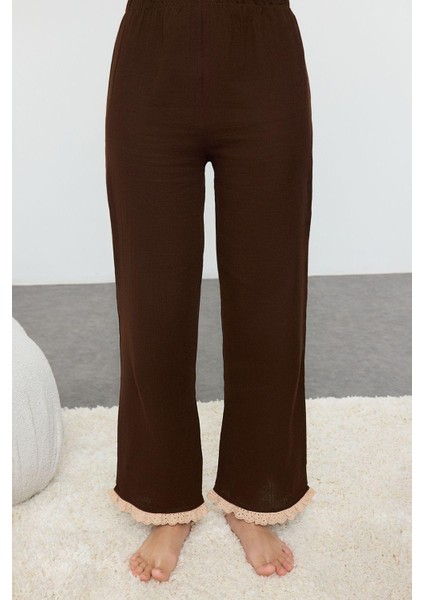 Kadın Gömlek Yaka Boru Paça Uzun Kol Pamuklu Brode ve Cep Detaylı Müslin Dokuma Pijama Takımı