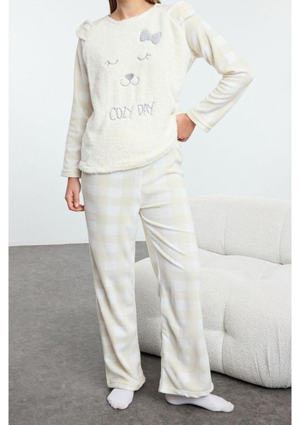 Kadın Moda Şık Bisiklet Yaka Boru Paça Uzun Kol Ekoseli Nakışlı Wellsoft Kışlık Örme Pijama Takımı
