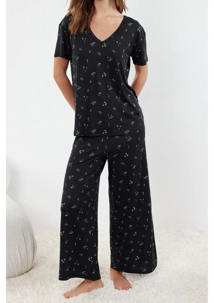 Kadın Moda Şık V Yaka Geniş Paça Kısa Kol Çiçekli Örme Pijama Takımı