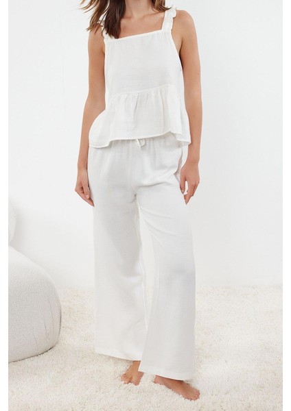 Kadın Geniş Paça Askılı Kol Pamuklu Müslin Fırfır ve Bağlama Detaylı Dokuma Pijama Takımı