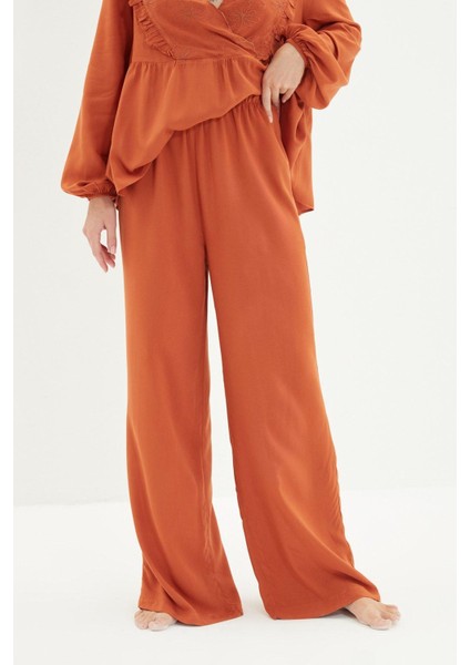 Kadın Moda Şık V Yaka Geniş Paça Uzun Kol Çiçek Nakışlı Fırfırlı Viskon Dokuma Pijama Takımı indirimleri