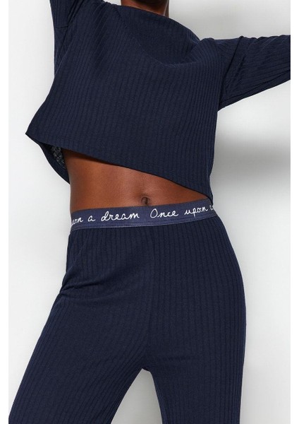 Tarz Rahat Uzun Kollu Geniş Paça Lastikli Fitilli Örme Pijama Takımı