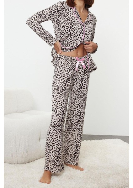 Tarz Rahat Uzun Kollu Boru Paça Leopar Desenli Kurdele Fiyonklu Biyeli Gömlek Pantolon Pijama Takımı