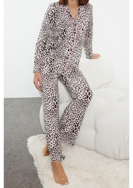 Tarz Rahat Uzun Kollu Boru Paça Leopar Desenli Kurdele Fiyonklu Biyeli Gömlek Pantolon Pijama Takımı modelleri