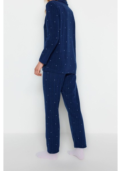 Tarz Rahat Uzun Kollu Boru Paça Puantiyeli Hayvan Baskılı Polar Kışlık Örme Pijama Takımı indirimleri