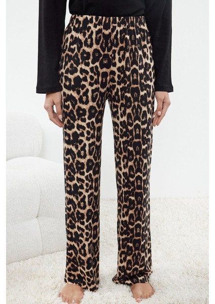 Tarz Rahat Uzun Kollu Geniş Paça Pamuklu Leopar Desenli Örme Pijama Takımı