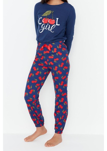 Tarz Rahat Uzun Kollu Boru Paça Pamuklu Kiraz Baskılı Örme Pijama Takımı