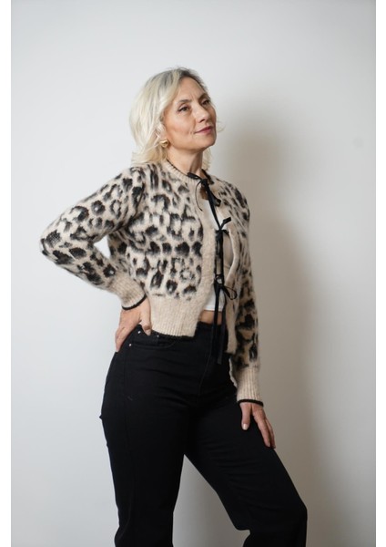 Bağcık Detay Leopar Hırka indirimleri