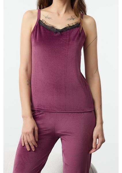 Tarz Rahat Kolsuz Kol Boru Paça 3lü Kuşaklı Dantel Detaylı Kadife Örme Pijama Takımı