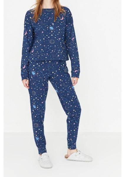 Tarz Rahat Uzun Kollu Lastikli Paça Pamuklu Galaksi Desenli Örme Pijama Takımı