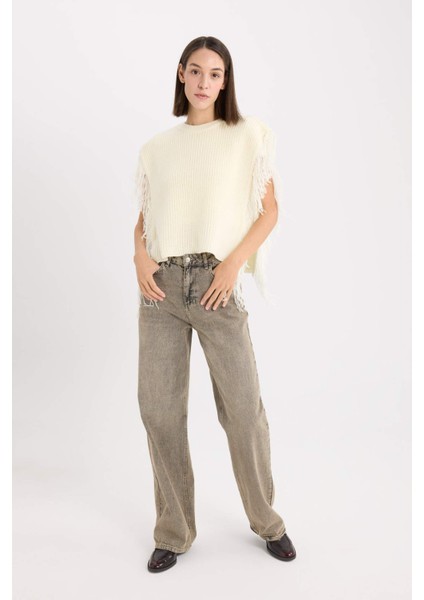 Relax Fit Bisiklet Yaka Selanik Püsküllü Triko Süveter E5568AX24CW fiyatları