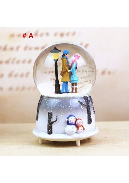 Işık ve müzikle büyüleyici romantik sokak lambası altı çift figürü kar küresi fiyatları