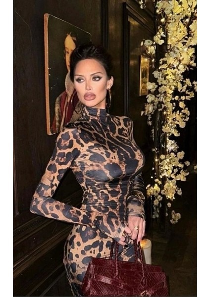 Kadın Yarım Balıkçı Yaka Uzun Kollu Leopar Baskılı Atlas Kumaş Maxi Boy Elbise fiyatları