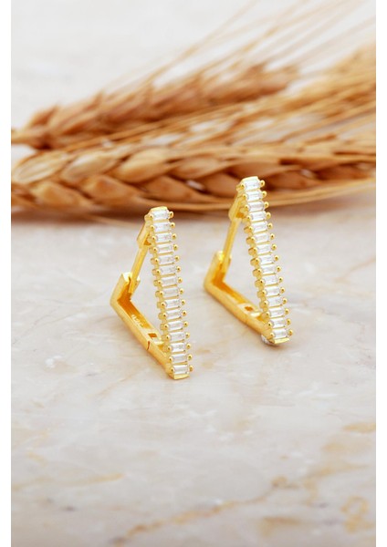 Baget Taşlı Altın Kaplama Büyük Boy Üçgen Gümüş Küpe 7180