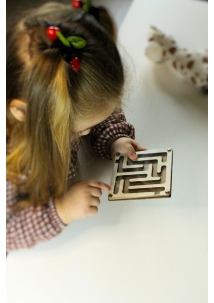 Doğal Ahşap Labirent Oyunu, Eğitici ve Renkli, 2+ Yaş Uygun, Paket İçeriği: 1 adet fırsatları