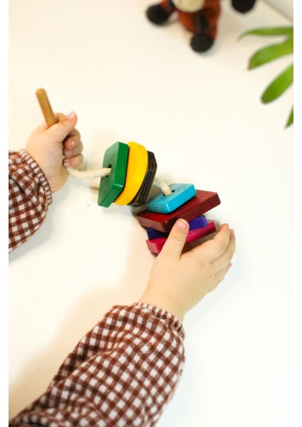Renkli 7 Parça Ahşap Eğitici Oyuncak Seti, 2+ Yaş, Montessori İp Geçirme fırsatları