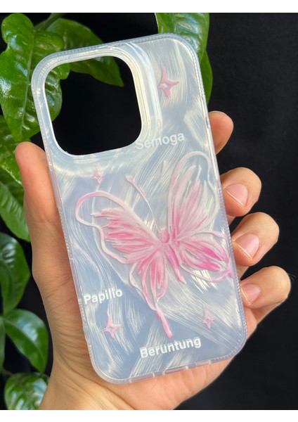 Apple iPhone 16 Pro [2024] Gümüş Tüy Desenli Kelebekler Arkası Sert Yanları Yumuşak Silikon Kılıf