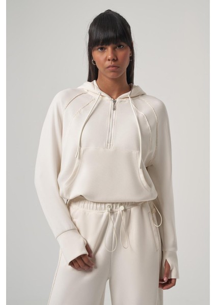 Dena Ekru Modal Kumaş Ultra Relax Paraşüt Kumaş Detaylı Kapüşonlu Sweat