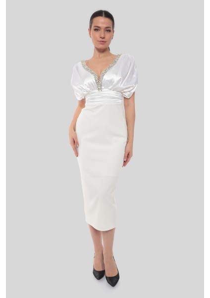 Şal Yaka ve Aksesuar Detaylı Elbise