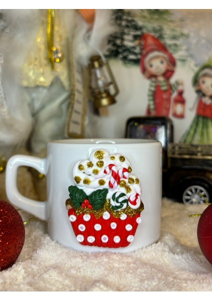 Kişiye Özel El Yapımı Cupcake Motifli Yılbaşı Hediyelik Porselen Kupa Mug