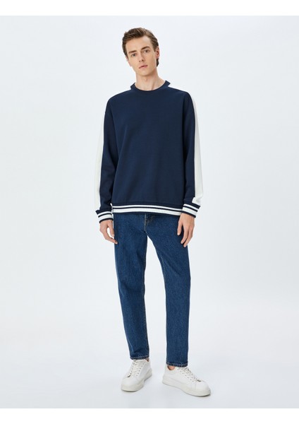 Kontrast Detaylı Bisiklet Yaka Oversize Sweatshirt fiyatları