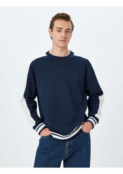 Kontrast Detaylı Bisiklet Yaka Oversize Sweatshirt