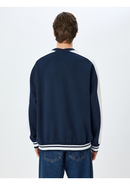 Kontrast Detaylı Bisiklet Yaka Oversize Sweatshirt