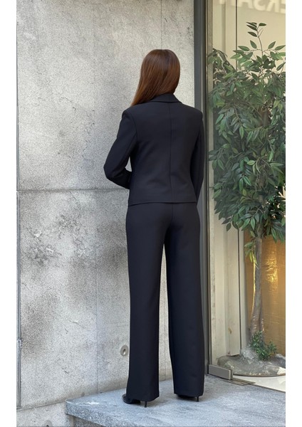 Favori Tekstil Düğme ve Aksesuar Detaylı Ceket Pantolon Ikili Takım modelleri