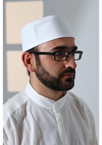 Osmanlı Tuğrası Nakışlı Kalıp Namaz Takkesi Beyaz
