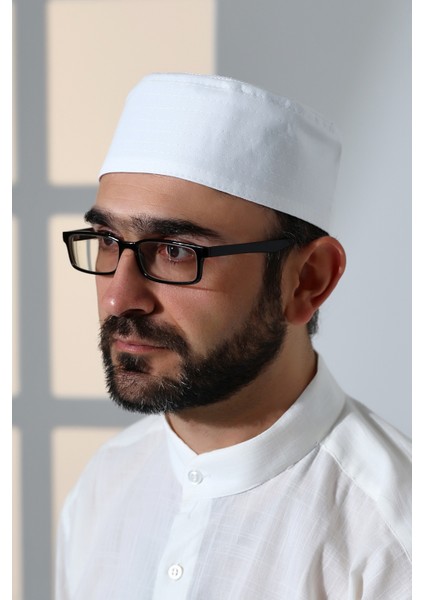 Osmanlı Tuğrası Nakışlı Kalıp Namaz Takkesi Beyaz