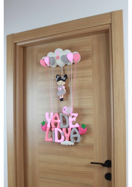 Yade Lidya Isimli Pembe Gri Çilek Kız Bebek Odası Kapı Süsü