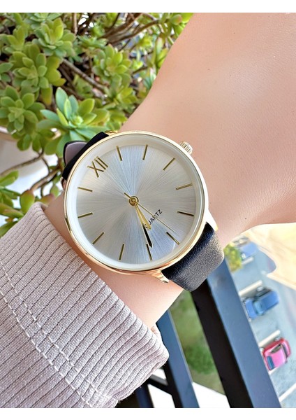 QW33G77X Altın Renk Siyah Deri Kordonlu Kadın Kol Saati