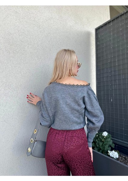 Kadın Kayık Yaka Boncuk Detaylı Kazak Gri modelleri