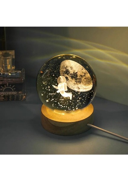 Kişiye Özel Büyük Boy Işıklı Ahşap Kaideli Astronot Temalı Cam Küre 8 cm