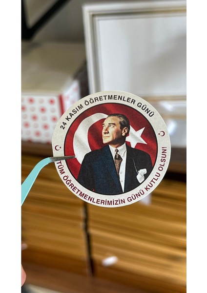 Öğretmen Günü Yuvarlak Yapışkanlı Etiket 5x5 cm 70 Adet