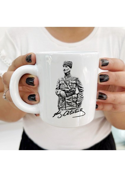 Gazi Mustafa Kemal Atatürk Renkli Tasarımlar ve Dekoratif Kişiye Özel Kupa Bardaklar fırsatları