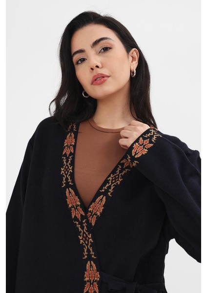 Kadın Lacivert Etnik Desenli Kimono fırsatları