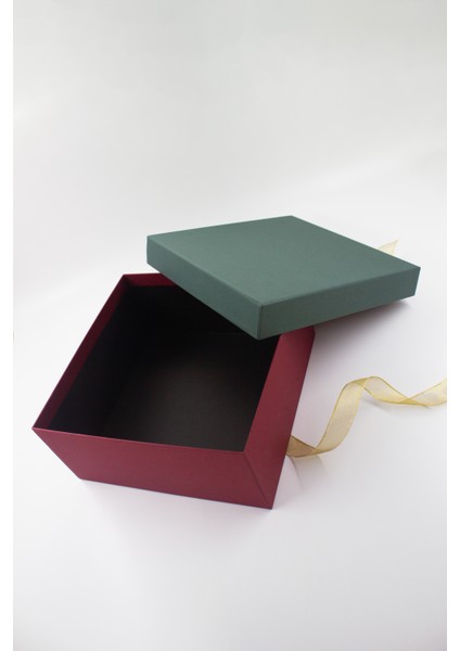 Yılbaşı Kutusu Bordo Yeşil Kutusu 26 cm x 26 cm x 11.7 cm