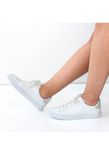 Kadın Beyaz Bağcıklı Kalın Tabanlı Deri Sneaker fiyatları