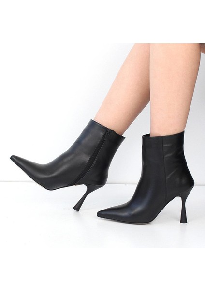Kadın Siyah Fermuarlı İnce Topuklu Deri Bot fiyatları