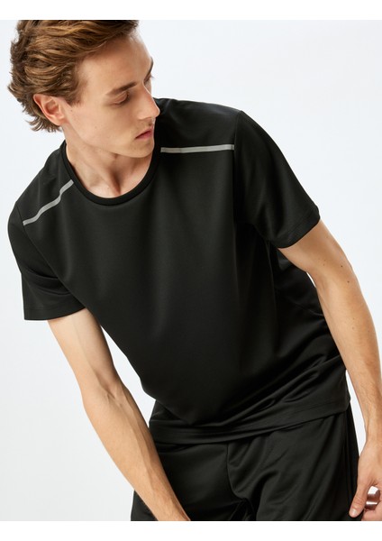 Kısa Kollu Bisiklet Yaka Baskılı Spor T-Shirt
