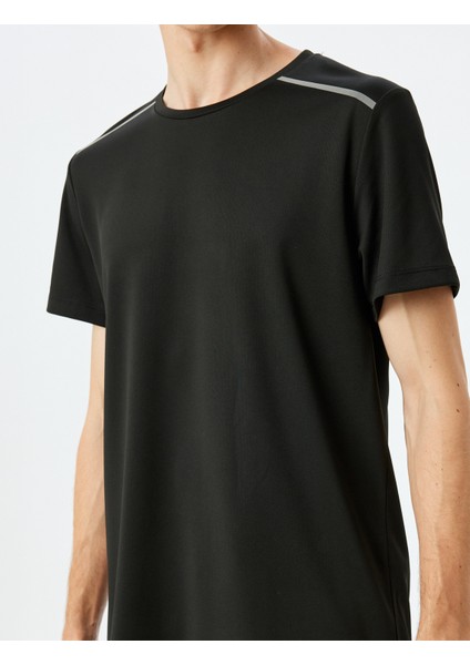Kısa Kollu Bisiklet Yaka Baskılı Spor T-Shirt indirimleri