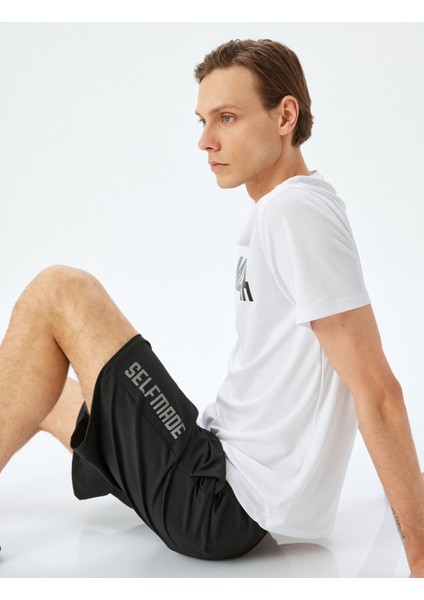 Beli Bağcıklı Cep Detaylı Slogan Baskılı Spor Şort