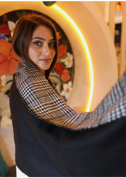 Kaz Ayağı Desenli Çift Taraflı Omuz Şalı