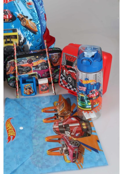 Lisanslı Hot Wheels Tek Bölmeli 32 cm Küçük Boy Anaokul,beslenme,kalem Çantası Ile Matara,beslenme Kabı ve Kırtasiye Seti Çıtçıt Dosya,kalem,silgi,kumbara,kalemtraş,resim Defteri,okul Etiketi modelleri